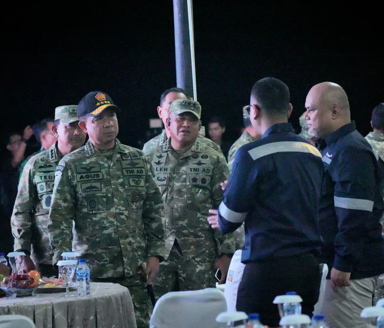Panglima TNI Tinjau Latihan Terjun Malam di Bangka, Tingkatkan Kesiapsiagaan dan Pengamanan Wilayah Panglima TNI Tinjau Latihan Terjun Malam di Bangka, Tingkatkan Kesiapsiagaan dan Pengamanan Wilayah