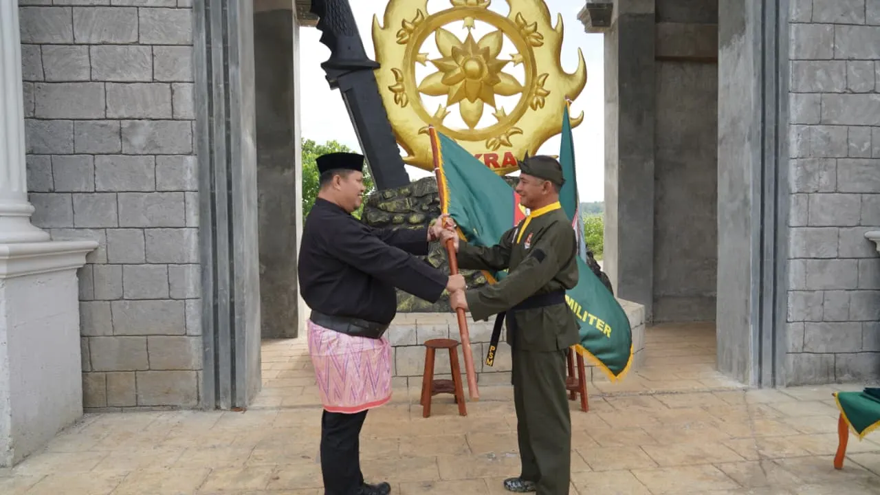Pangdivif 3 Kostrad Saksikan Demonstrasi Peserta pada Penutupan Latihan Kadertih Pencak Silat Militer