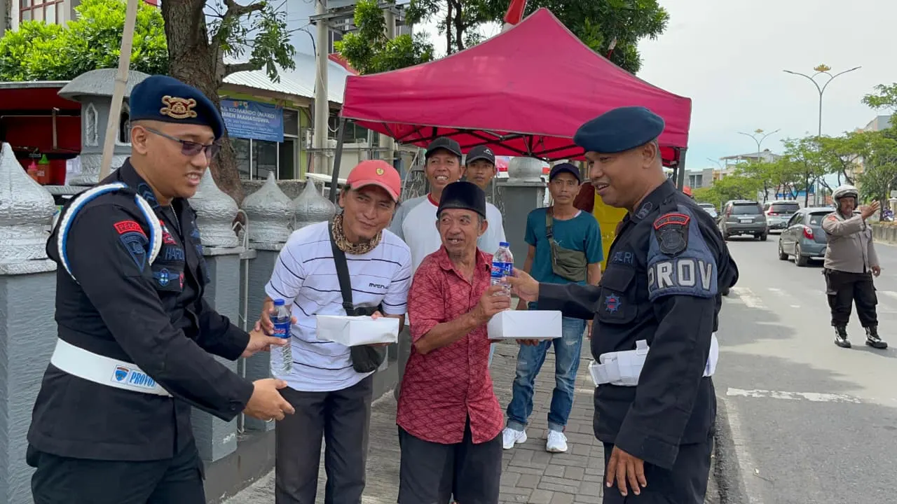 Jumat Berkah Personel Satbrimob Polda Lampung