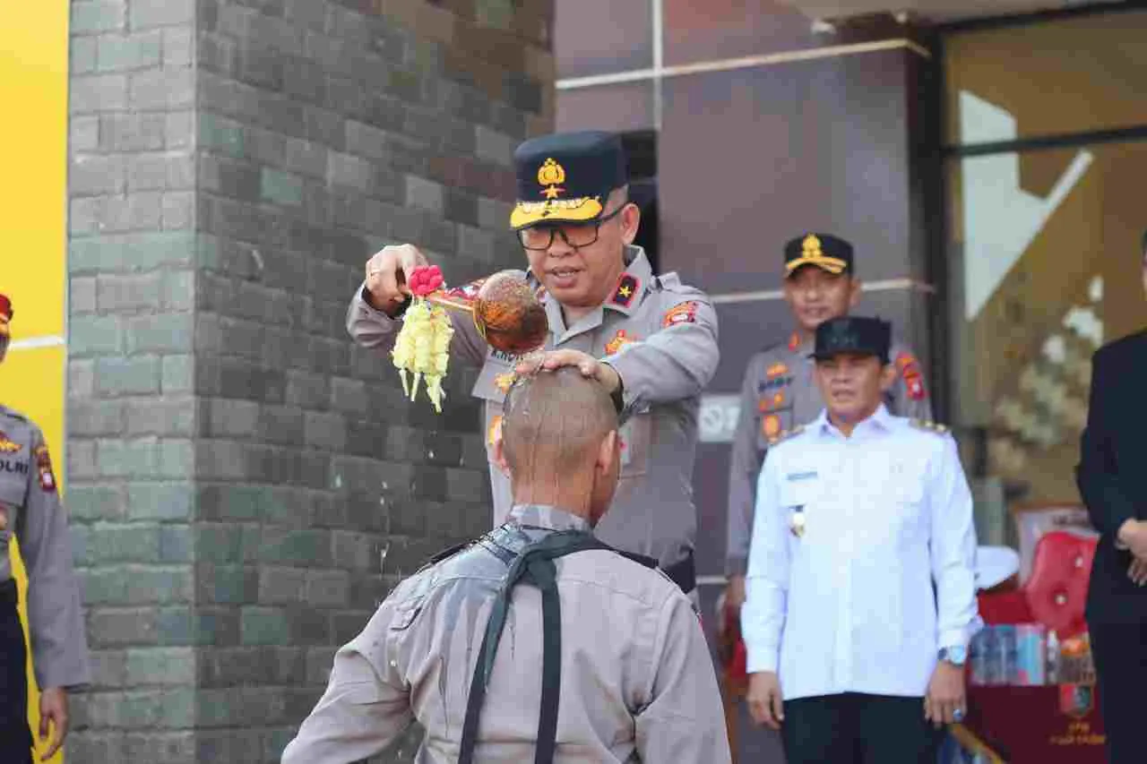 Dansatbrimob Polda Kalbar hadiri Upacara Pembukaan Pendidikan Pembentukan Bintara Polri Tahun Anggaran 2025-2026 di SPN Polda Kalbar