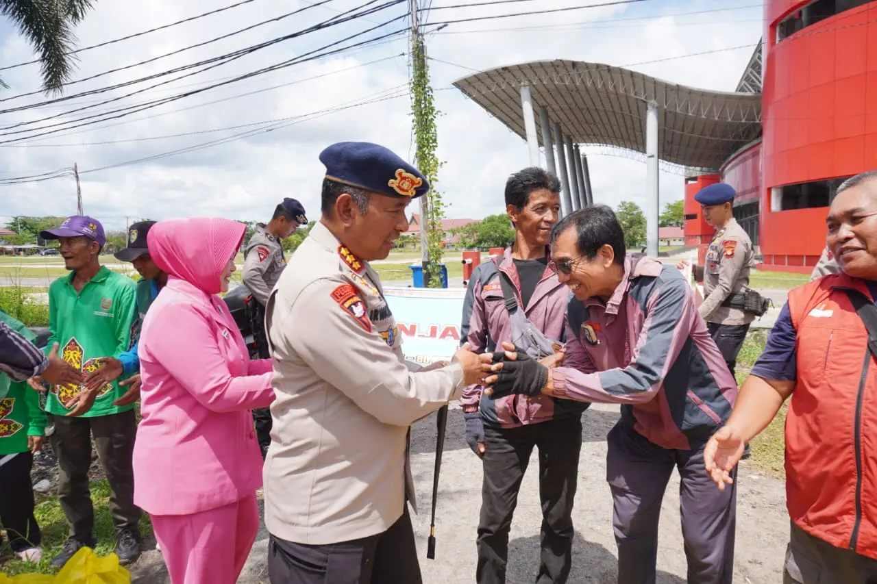 Brimob Kalteng Terus Jalankan Program Bus Sekolah Gratis untuk Pelajar di Palangka Raya Brimob Kalteng Terus Jalankan Program Bus Sekolah Gratis untuk Pelajar di Palangka Raya