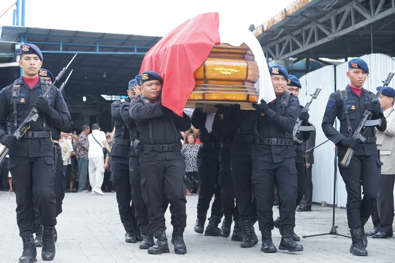 Penghormatan Terakhir untuk Putra Terbaik Bhayangkara, Satuan Brimob Polda Sumut Kawal Pemakaman Brigjen Pol. (Purn) Raziman Tarigan, S.H.