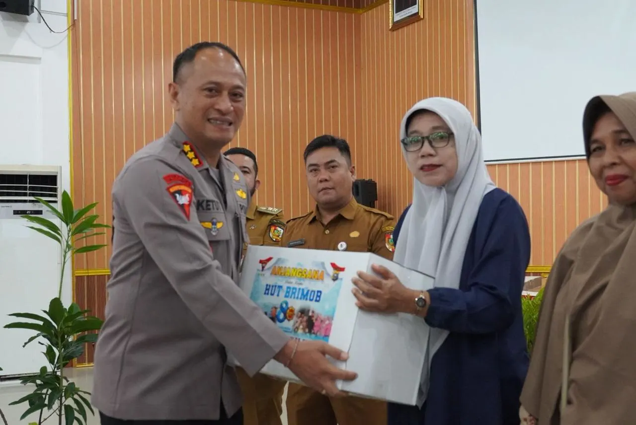 Delapan Dekade Mengabdi, Brimob Polda Riau Hadir untuk Rakyat Lewat Aksi Sosial dan Penghijauan Delapan Dekade Mengabdi, Brimob Polda Riau Hadir untuk Rakyat Lewat Aksi Sosial dan Penghijauan