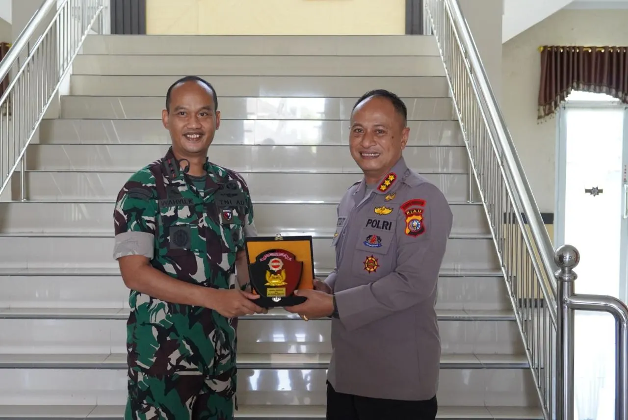 Kunjungan Dansat Brimob Riau : Pererat Sinergi dengan Batalyon Parako 462 Pasgat Kunjungan Dansat Brimob Riau : Pererat Sinergi dengan Batalyon Parako 462 Pasgat