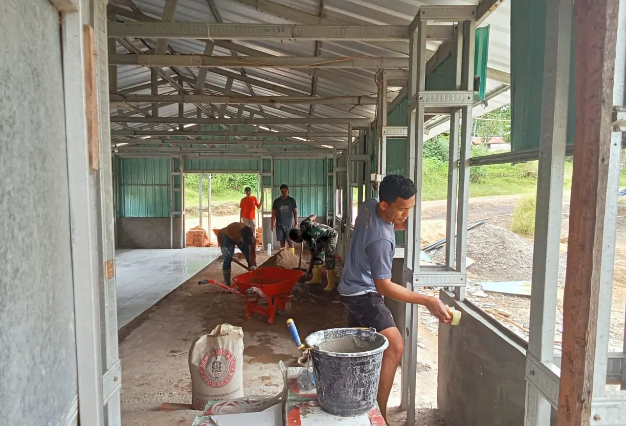 Semangat Terus Berlanjut, Satgas TMMD 126 Kodim Tambrauw Lanjutkan Perehaban Gereja di Tahap Dinding dan Pemasangan Keramik Semangat Terus Berlanjut, Satgas TMMD 126 Kodim Tambrauw Lanjutkan Perehaban Gereja di Tahap Dinding dan Pemasangan Keramik