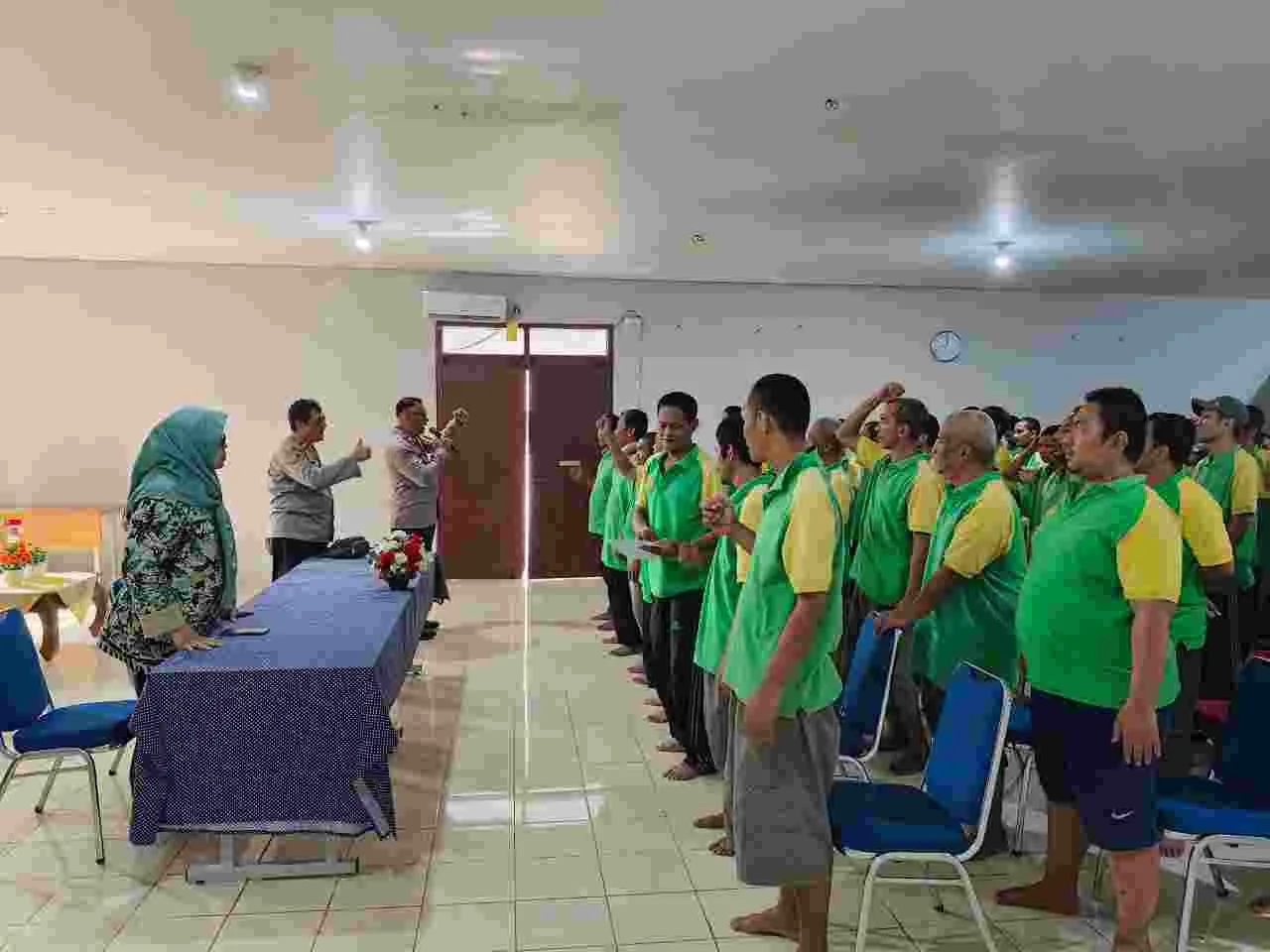 Bhabinkamtibmas Kelurahan Ceger Gelar Sosialisasi Sadar Hukum di Panti Sosial Harapan Jaya Bhabinkamtibmas Kelurahan Ceger Gelar Sosialisasi Sadar Hukum di Panti Sosial Harapan Jaya