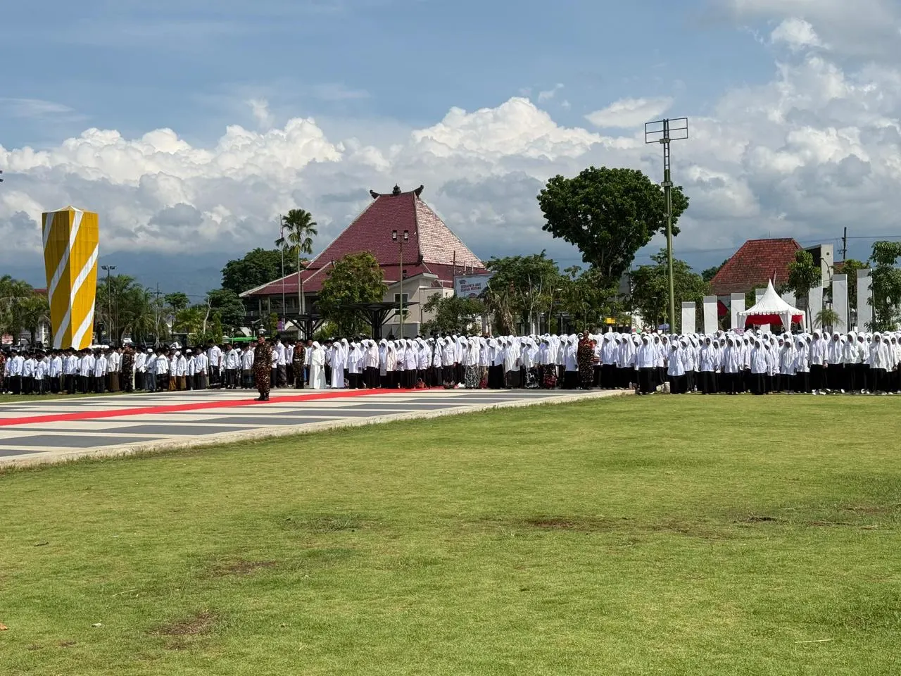 Komandan Yonif 509 Kostrad Hadiri Apel Santri Nasional di Alun-Alun Jember