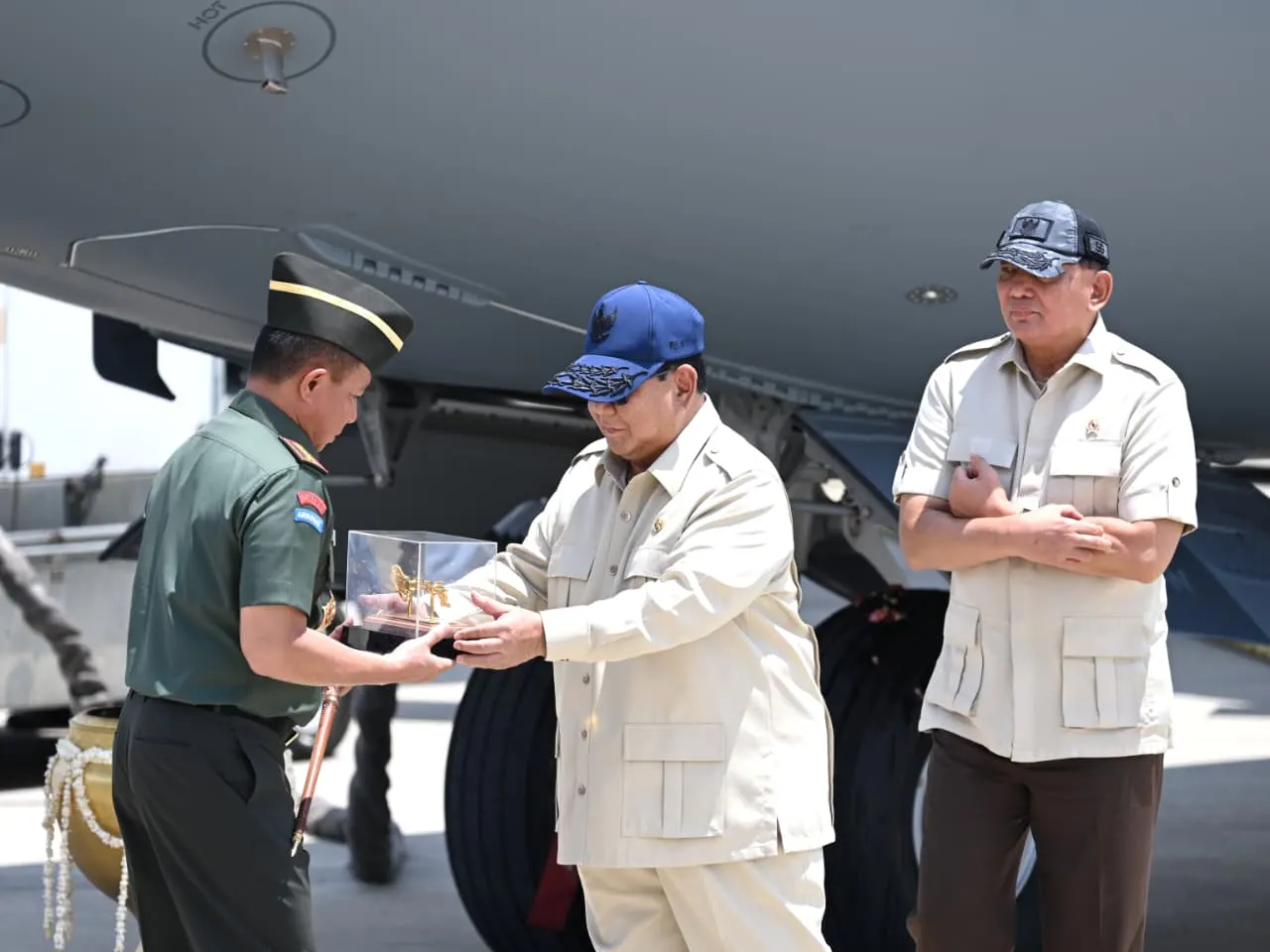 Panglima TNI Terima Pesawat A-400M dari Presiden RI, TNI Tambah Kekuatan Udara Strategis Panglima TNI Terima Pesawat A-400M dari Presiden RI, TNI Tambah Kekuatan Udara Strategis