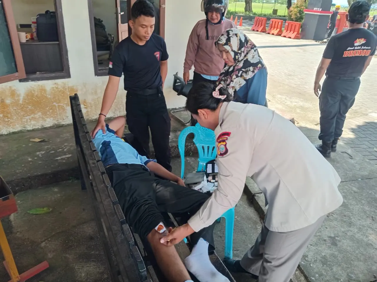 Respon cepat dan humanis kembali ditunjukkan oleh Tim Kesehatan Jasmani (Kesjas) Satbrimob Polda Maluku Utara Respon cepat dan humanis kembali ditunjukkan oleh Tim Kesehatan Jasmani (Kesjas) Satbrimob Polda Maluku Utara