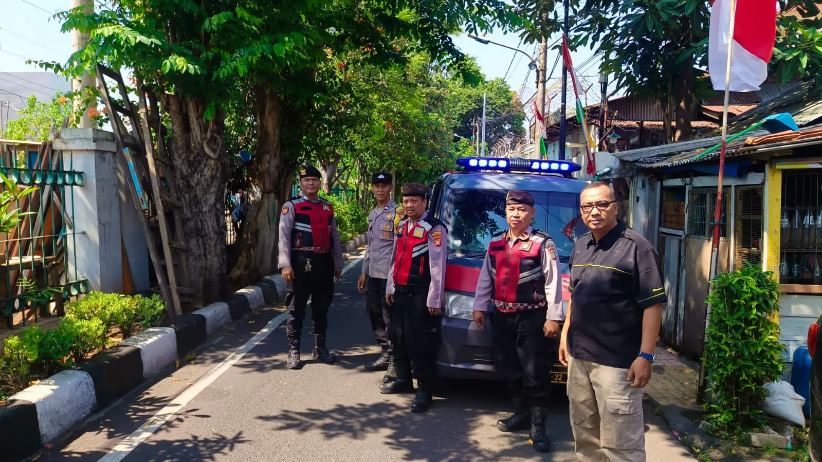 Polsek Matraman Gelar Patroli Siang Hari Antisipasi Gangguan Kamtibmas Polsek Matraman Gelar Patroli Siang Hari Antisipasi Gangguan Kamtibmas