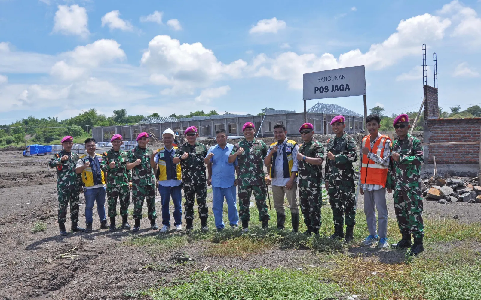 IRKORMAR TINJAU LANGSUNG PEMBANGUNAN YONIF 15 MARINIR DI PASURUAN, PASTIKAN SESUAI TARGET DAN SPESIFIKASI IRKORMAR TINJAU LANGSUNG PEMBANGUNAN YONIF 15 MARINIR DI PASURUAN, PASTIKAN SESUAI TARGET DAN SPESIFIKASI