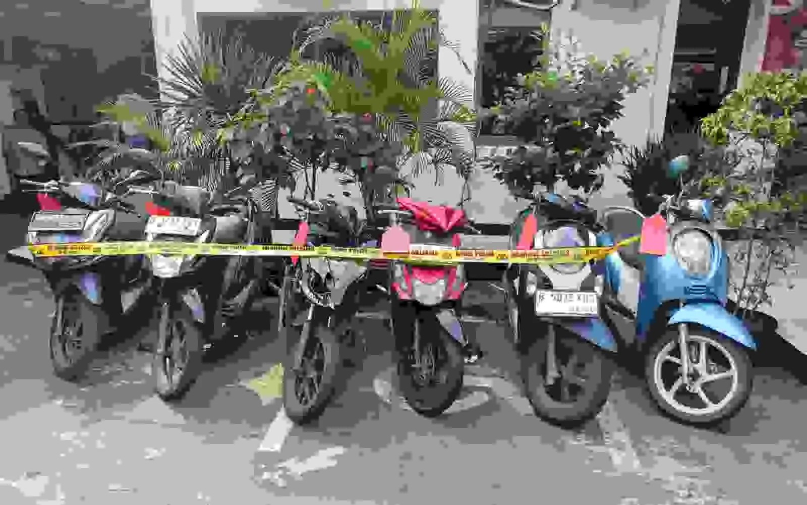 Polsek Duren Sawit Ungkap Tiga Kasus Kriminal: Penipuan, Pemerasan, dan Curanmor