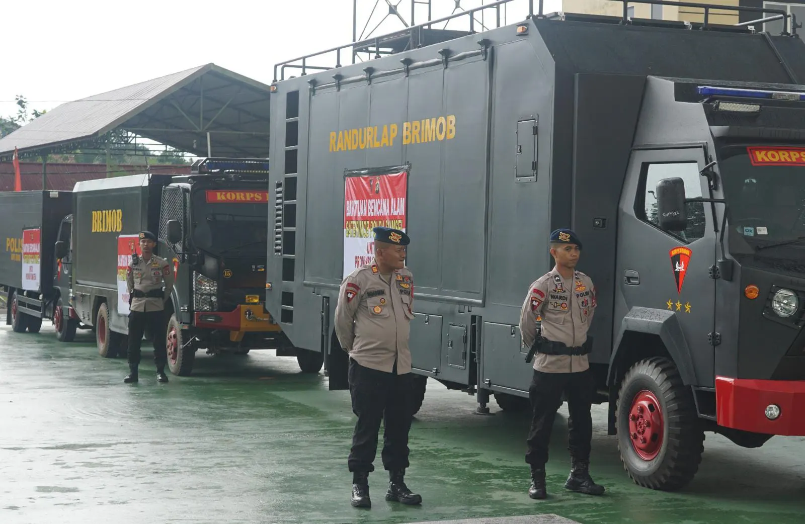 APEL PEMBERANGKATAN PERSONEL SATBRIMOB POLDA SUMSEL UNTUK BANTUAN BENCANA ALAM KE PROVINSI SUMATERA APEL PEMBERANGKATAN PERSONEL SATBRIMOB POLDA SUMSEL UNTUK BANTUAN BENCANA ALAM KE PROVINSI SUMATERA