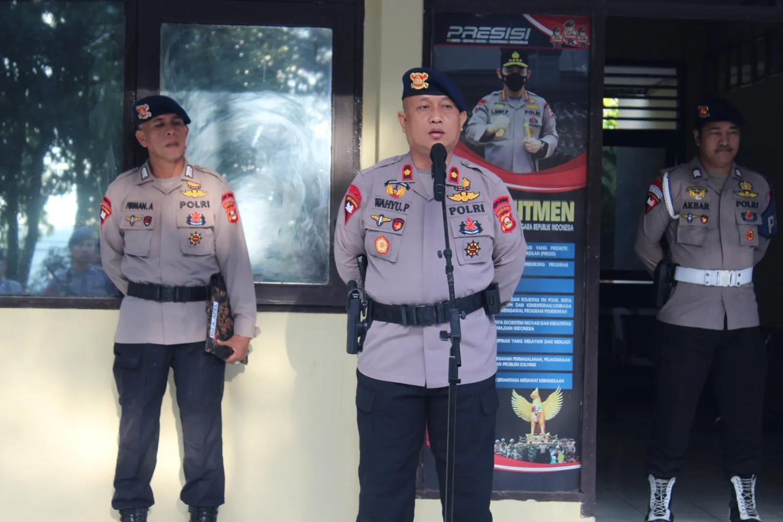 Komandan Batalyon A Pelopor Pimpin Pelaksanaan Apel Pagi Komandan Batalyon A Pelopor Pimpin Pelaksanaan Apel Pagi