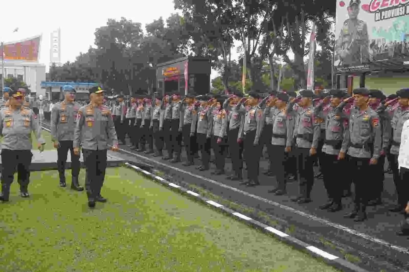 Suasana pagi di Halaman Polda Kep. Bangka Belitung Suasana pagi di Halaman Polda Kep. Bangka Belitung