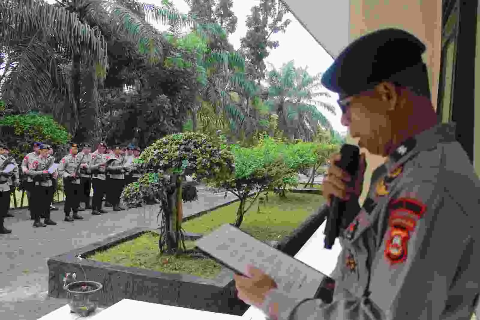 Personel Brimob Batalyon A Pelopor Sat Brimob Polda Sumsel Awali Hari dengan Pembacaan Asmaul Husna