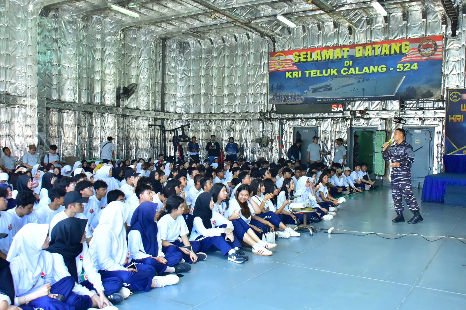 KOLINLAMIL BUKA WAWASAN MARITIM PELAJAR UPI MELALUI WARSHIP TOUR DI KRI TELUK CALANG-524 KOLINLAMIL BUKA WAWASAN MARITIM PELAJAR UPI MELALUI WARSHIP TOUR DI KRI TELUK CALANG-524