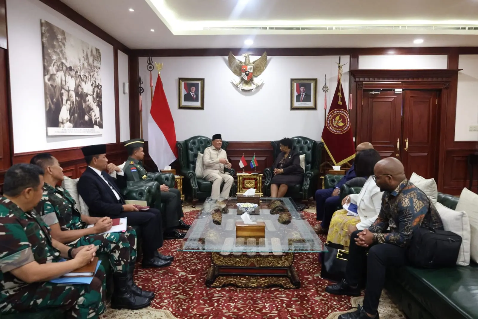 Panglima TNI Dampingi Menhan RI Terima Kunjungan Menhan Afrika Selatan, Bahas Kerja Sama Pertahanan Panglima TNI Dampingi Menhan RI Terima Kunjungan Menhan Afrika Selatan, Bahas Kerja Sama Pertahanan