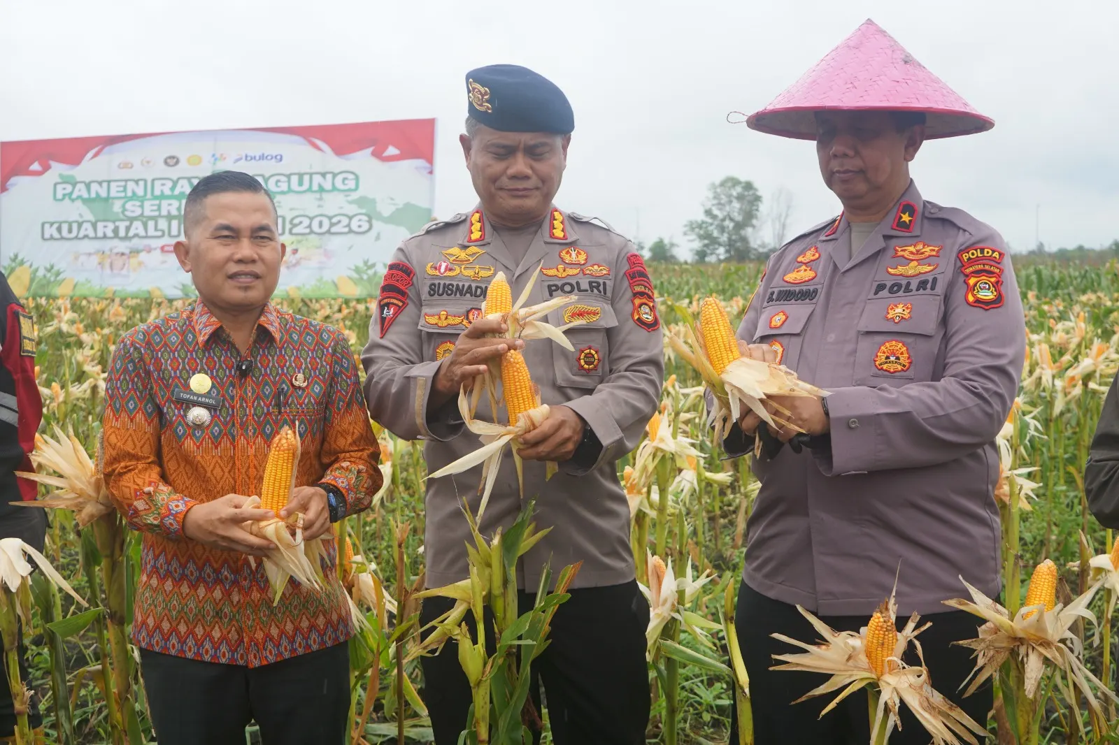 Dansat Brimob Polda Sumsel Dampingi Kapolda Sumsel pada Panen Raya Jagung Serentak Kuartal I Tahun 2026 Dansat Brimob Polda Sumsel Dampingi Kapolda Sumsel pada Panen Raya Jagung Serentak Kuartal I Tahun 2026