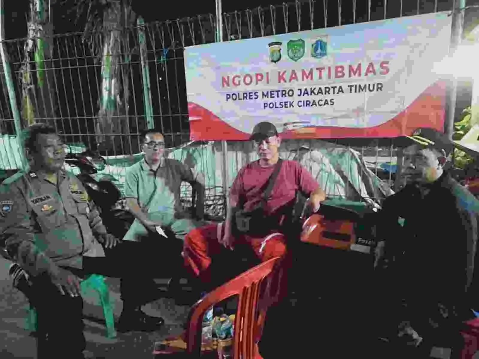 Bhabinkamtibmas Kelurahan Susukan Gelar “Ngopi Kamtibmas”, Ajak Warga Aktifkan Siskamling dan Awasi Remaja
