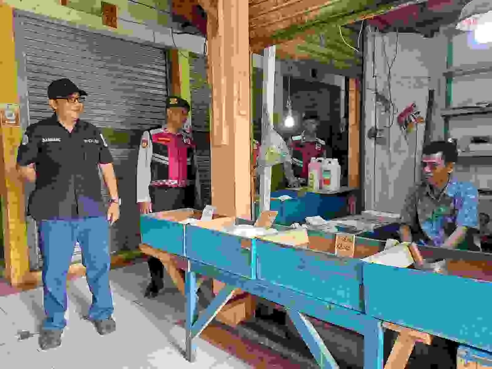 Polsek Matraman Lakukan Pemantauan Harga Sembako di Pasar Palmeriam Polsek Matraman Lakukan Pemantauan Harga Sembako di Pasar Palmeriam
