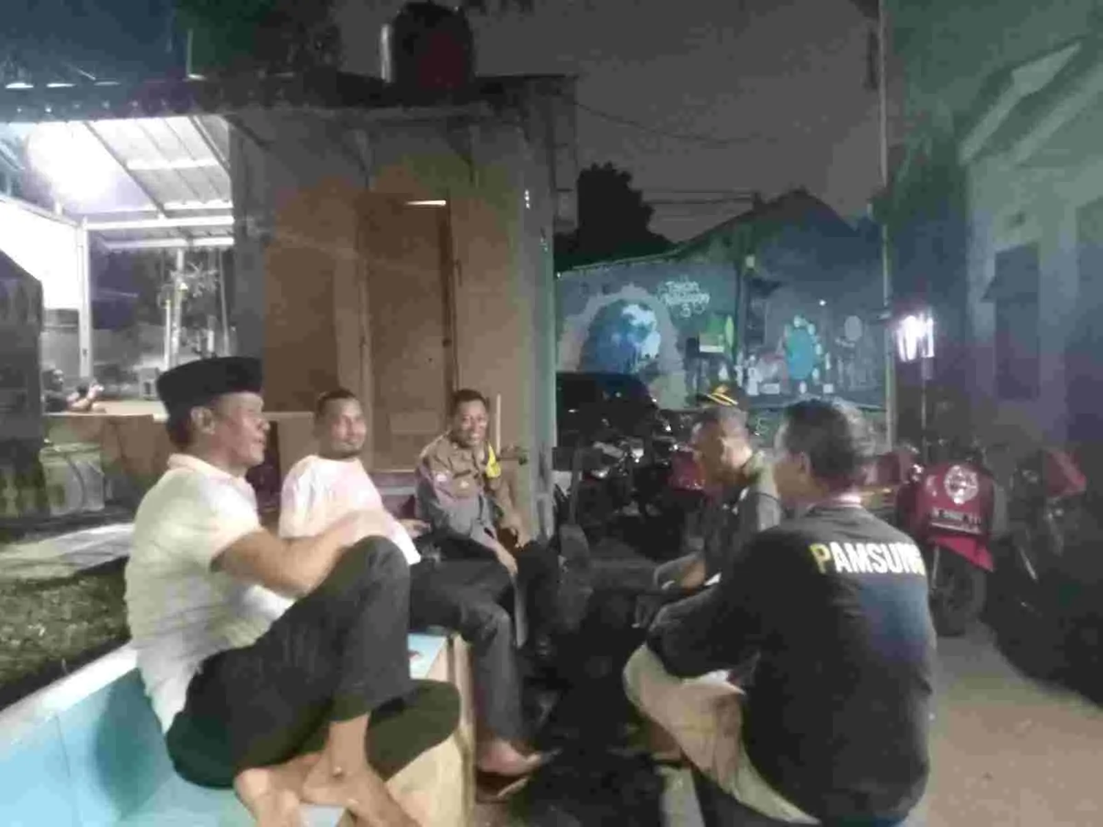 Bhabinkamtibmas Cawang Sambangi Tokoh Masyarakat, Ajak Warga Waspada dan Jaga Kerukunan Bhabinkamtibmas Cawang Sambangi Tokoh Masyarakat, Ajak Warga Waspada dan Jaga Kerukunan