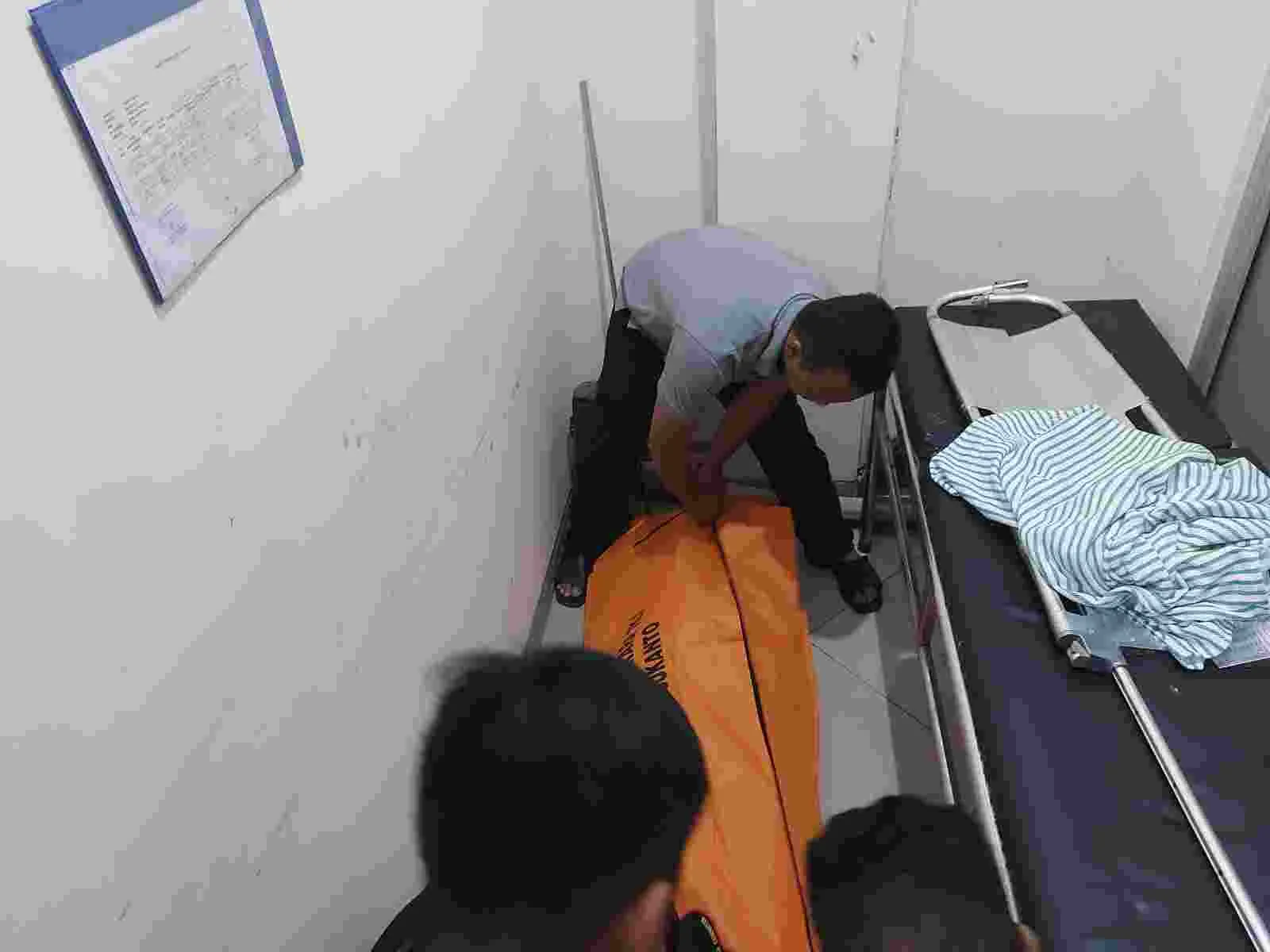 Seorang Driver Ojek Online Meninggal Dunia Diduga Karena Sakit di Makasar, Jaktim Seorang Driver Ojek Online Meninggal Dunia Diduga Karena Sakit di Makasar, Jaktim