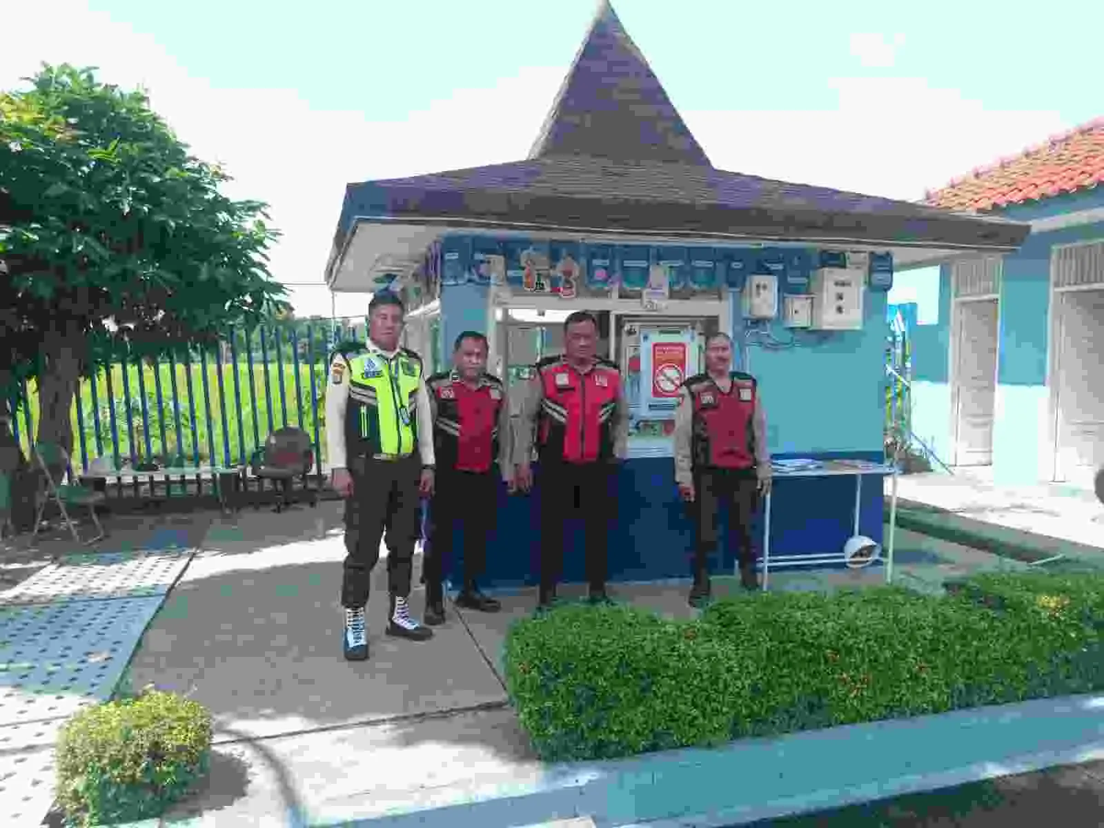 Unit Samapta Polsek Pulogadung Laksanakan Patroli Dialogis dan Cooling System di Area PAM Jaya Unit Samapta Polsek Pulogadung Laksanakan Patroli Dialogis dan Cooling System di Area PAM Jaya