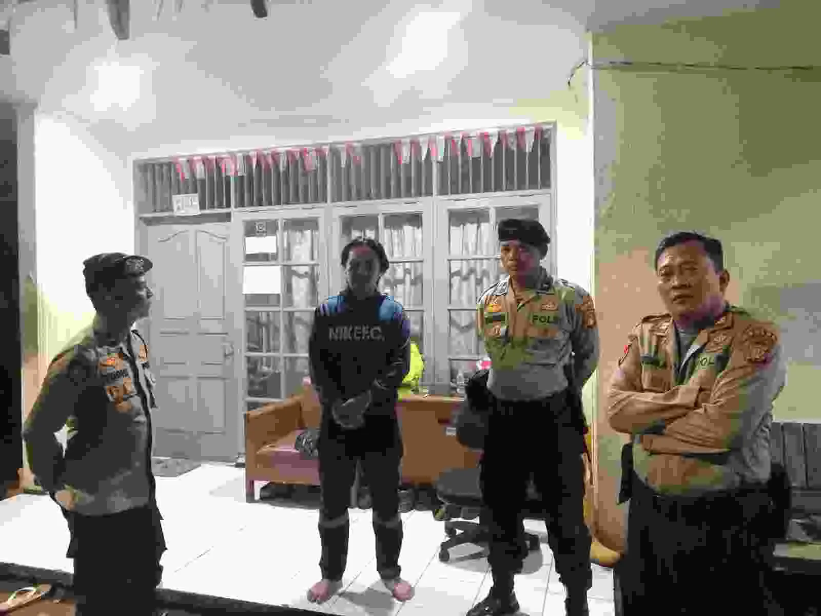 Antisipasi Tawuran dan 3C, Samapta Polsek Makasar Patroli Titik Singgung di Rumah Dinas Camat Antisipasi Tawuran dan 3C, Samapta Polsek Makasar Patroli Titik Singgung di Rumah Dinas Camat