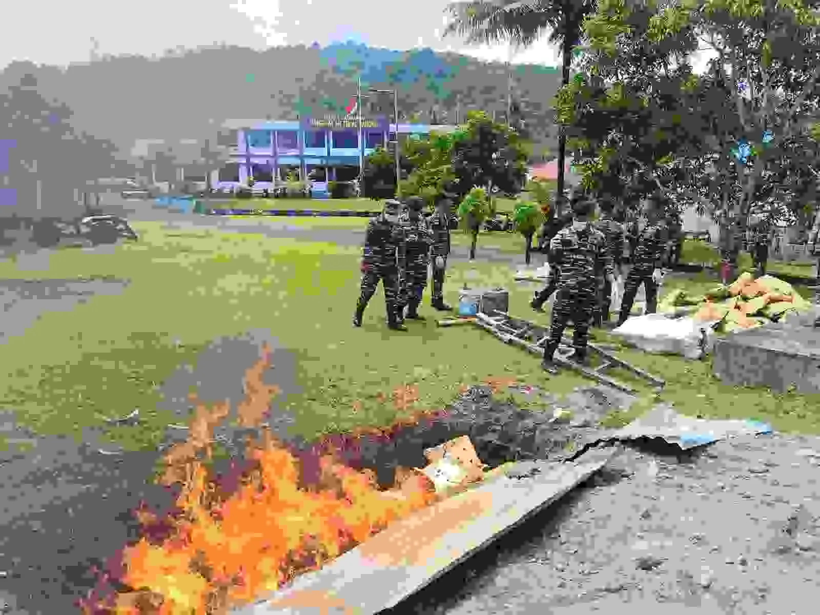DUKUNG KEAMANAN PANGAN NASIONAL, TNI AL MUSNAHKAN RATUSAN AYAM RAS FILIPINA DI TAHUNA