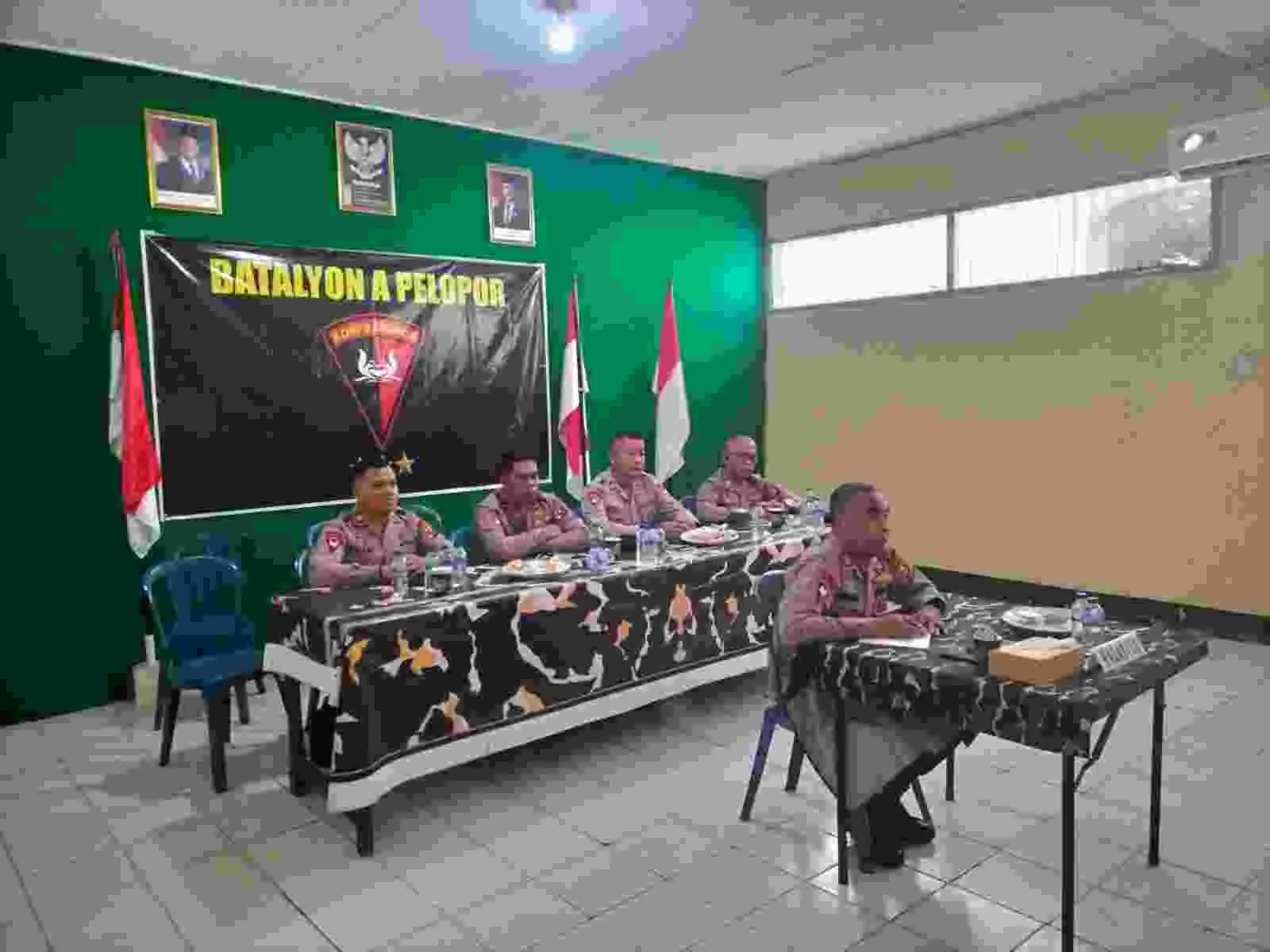 Para PJU Batalyon A Pelopor Ikuti Zoom Meeting Arahan Bapak Wadankorbrimob Para PJU Batalyon A Pelopor Ikuti Zoom Meeting Arahan Bapak Wadankorbrimob