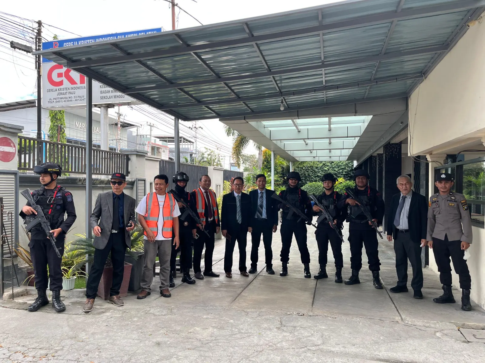 Brimob Sulteng Intensifkan Patroli Patra untuk Jaga Kamtibmas di Tengah Masyarakat Brimob Sulteng Intensifkan Patroli Patra untuk Jaga Kamtibmas di Tengah Masyarakat