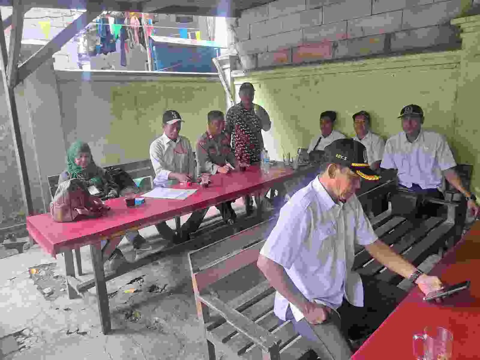 Bhabinkamtibmas Cibubur Gelar Ngopi Kamtibmas dan Sampaikan Himbauan Keamanan