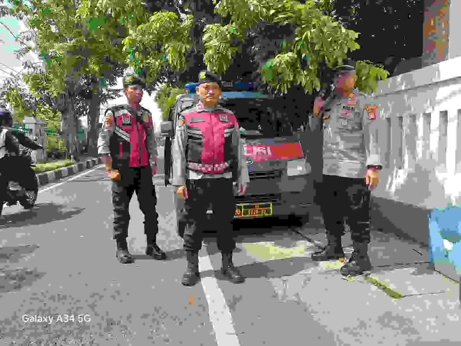 Polsek Matraman Gelar Patroli Siang Hari, Antisipasi Kemacetan dan Gangguan Kamtibmas Polsek Matraman Gelar Patroli Siang Hari, Antisipasi Kemacetan dan Gangguan Kamtibmas