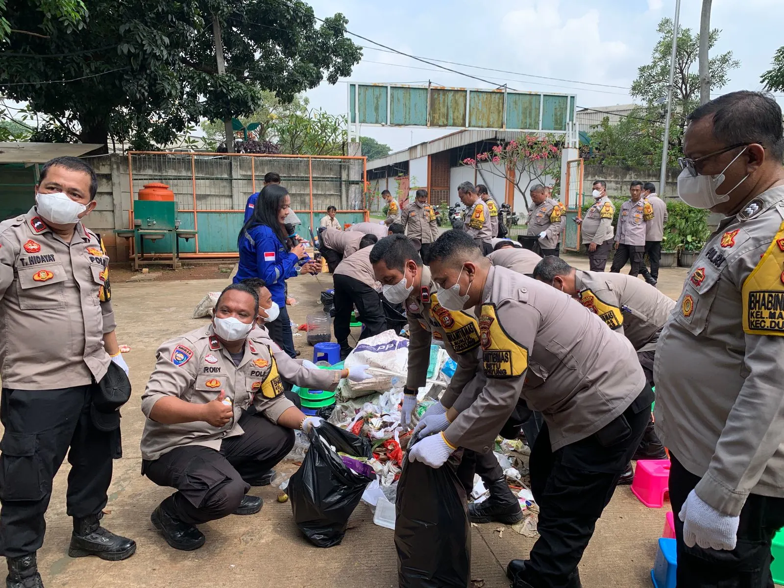 Polres Metro Jaktim Dorong Kepedulian Lingkungan Lewat Edukasi Pengolahan Sampah Bernilai Ekonomis