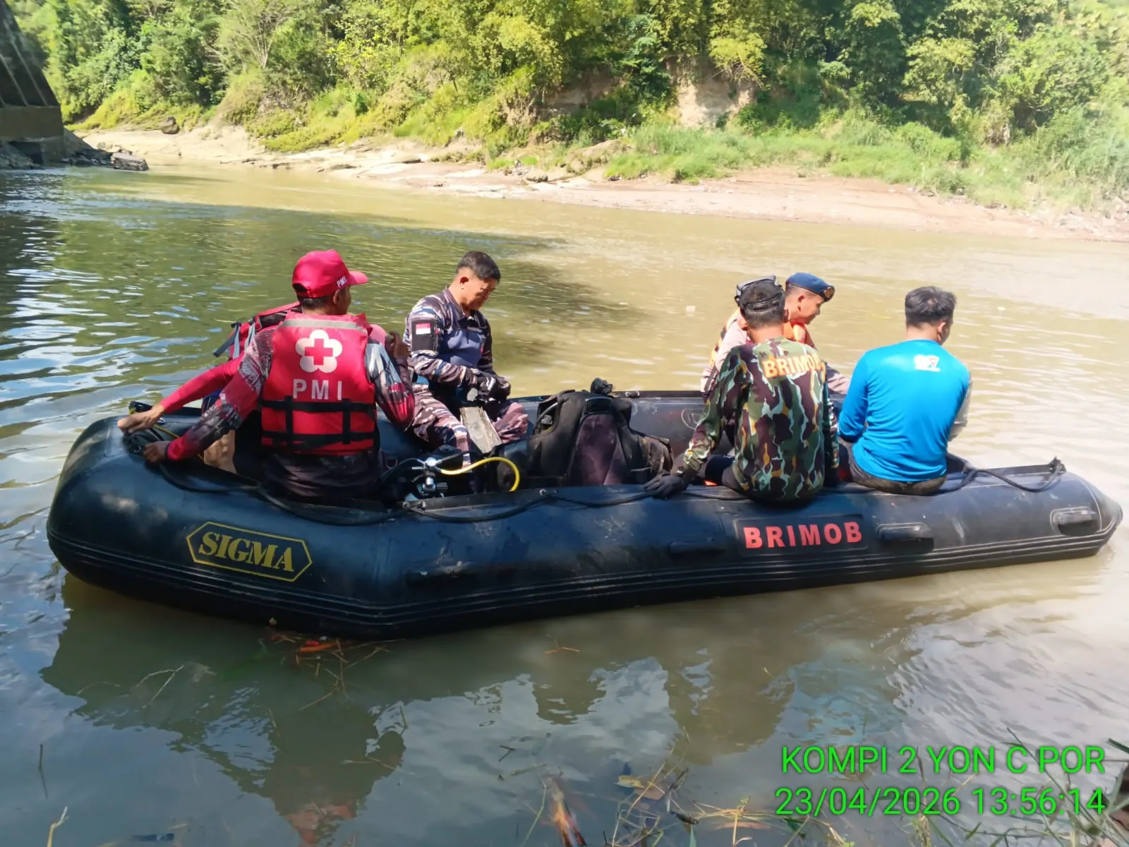 Sigap Tanpa Henti, Tim SAR Brimob Jabar Cari Korban Tenggelam di Sungai Cisanggarung