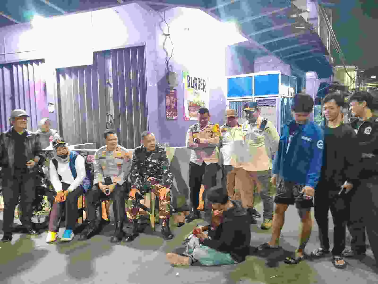 Patroli Gabungan Tiga Pilar Jatinegara Cegah Tawuran dan Razia Miras, Wujud Kepedulian Nyata Jaga Lingkungan Aman