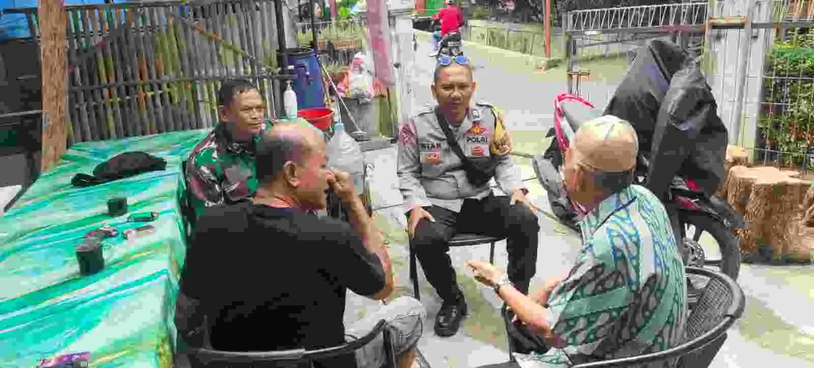 Sambang Toga-Tomas, Polri Perkuat Sinergi Warga dalam Menjaga Keamanan Lingkungan Sambang Toga-Tomas, Polri Perkuat Sinergi Warga dalam Menjaga Keamanan Lingkungan