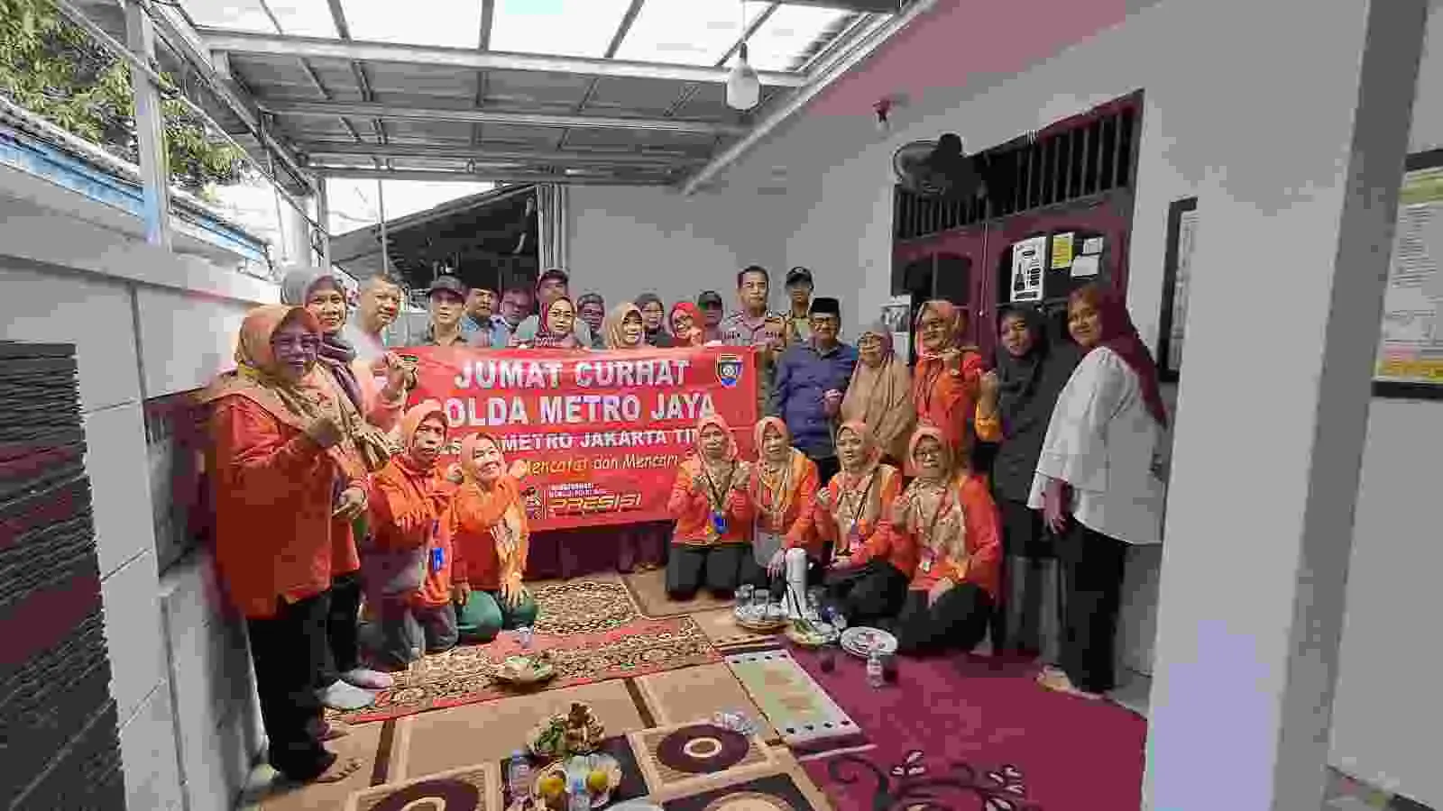 Jumat Curhat di Balekambang, Warga Sampaikan Harapan Terkait Keamanan Lingkungan Jumat Curhat di Balekambang, Warga Sampaikan Harapan Terkait Keamanan Lingkungan