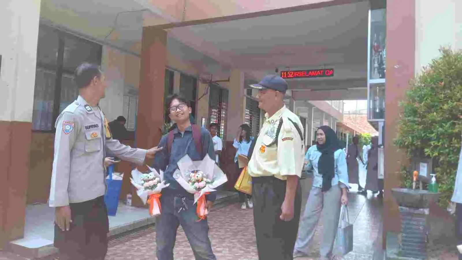Antisipasi Tawuran Pelajar, Bhabinkamtibmas Utan Kayu Utara Sambangi SMK Tirta Sari Surya