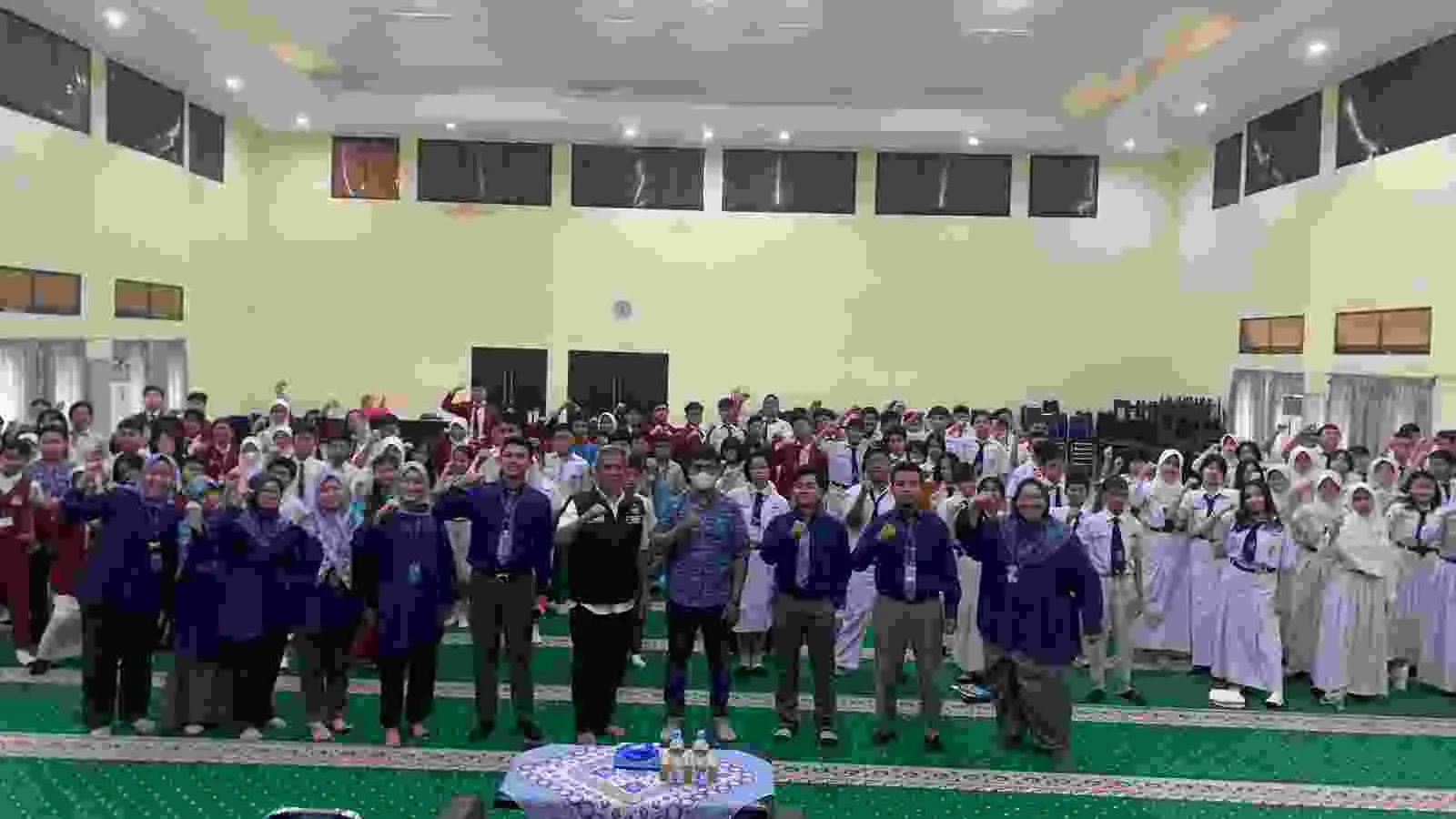 Satresnarkoba Polres Metro Jakarta Timur Bangun Kesadaran Siswa SMP Putra 1 Tentang Bahaya Napza dan Judi Online Satresnarkoba Polres Metro Jakarta Timur Bangun Kesadaran Siswa SMP Putra 1 Tentang Bahaya Napza dan Judi Online