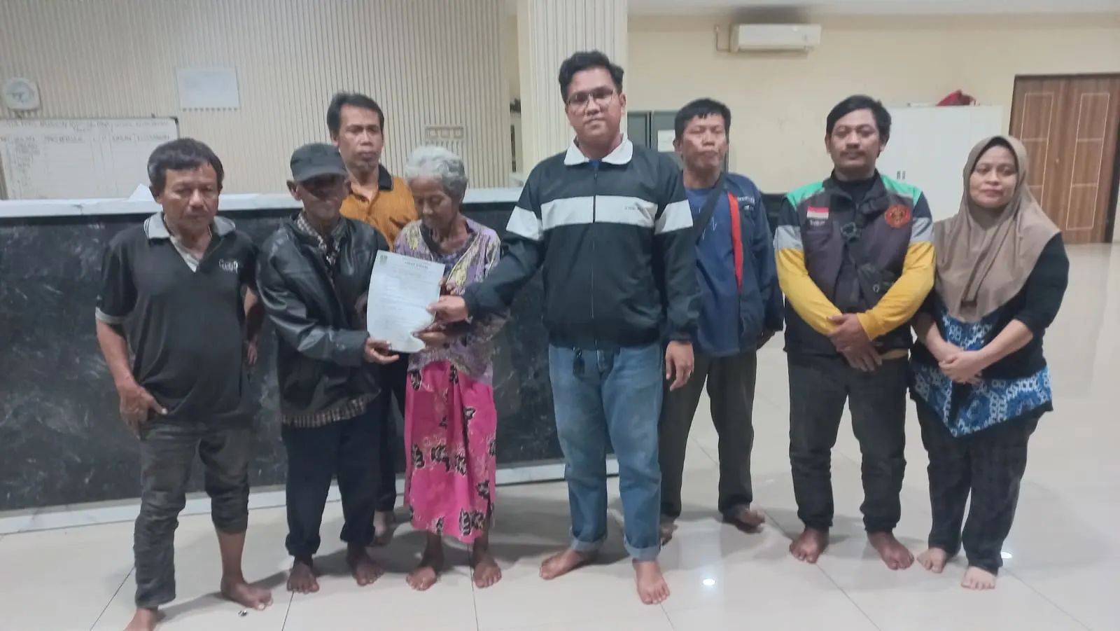 Ibu Lansia Pikun yang Hilang 8 Hari Ditemukan, Keluarga Apresiasi Rumah Singgah Dinsos Kota Bekasi Ibu Lansia Pikun yang Hilang 8 Hari Ditemukan, Keluarga Apresiasi Rumah Singgah Dinsos Kota Bekasi