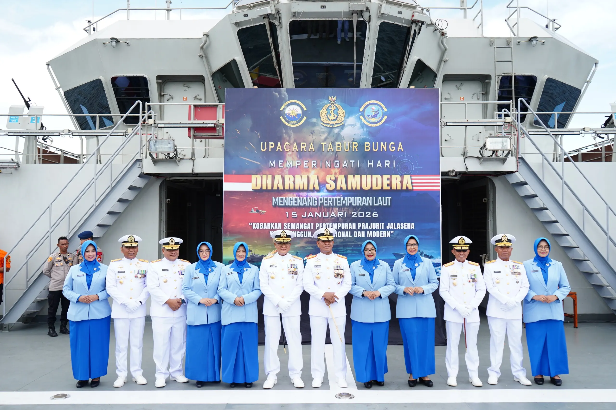 Di Atas Geladak KRI Balongan-908, Komandan Pasmar 3 Ikuti Upacara Hari Dharma Samudera 2026 Di Atas Geladak KRI Balongan-908, Komandan Pasmar 3 Ikuti Upacara Hari Dharma Samudera 2026