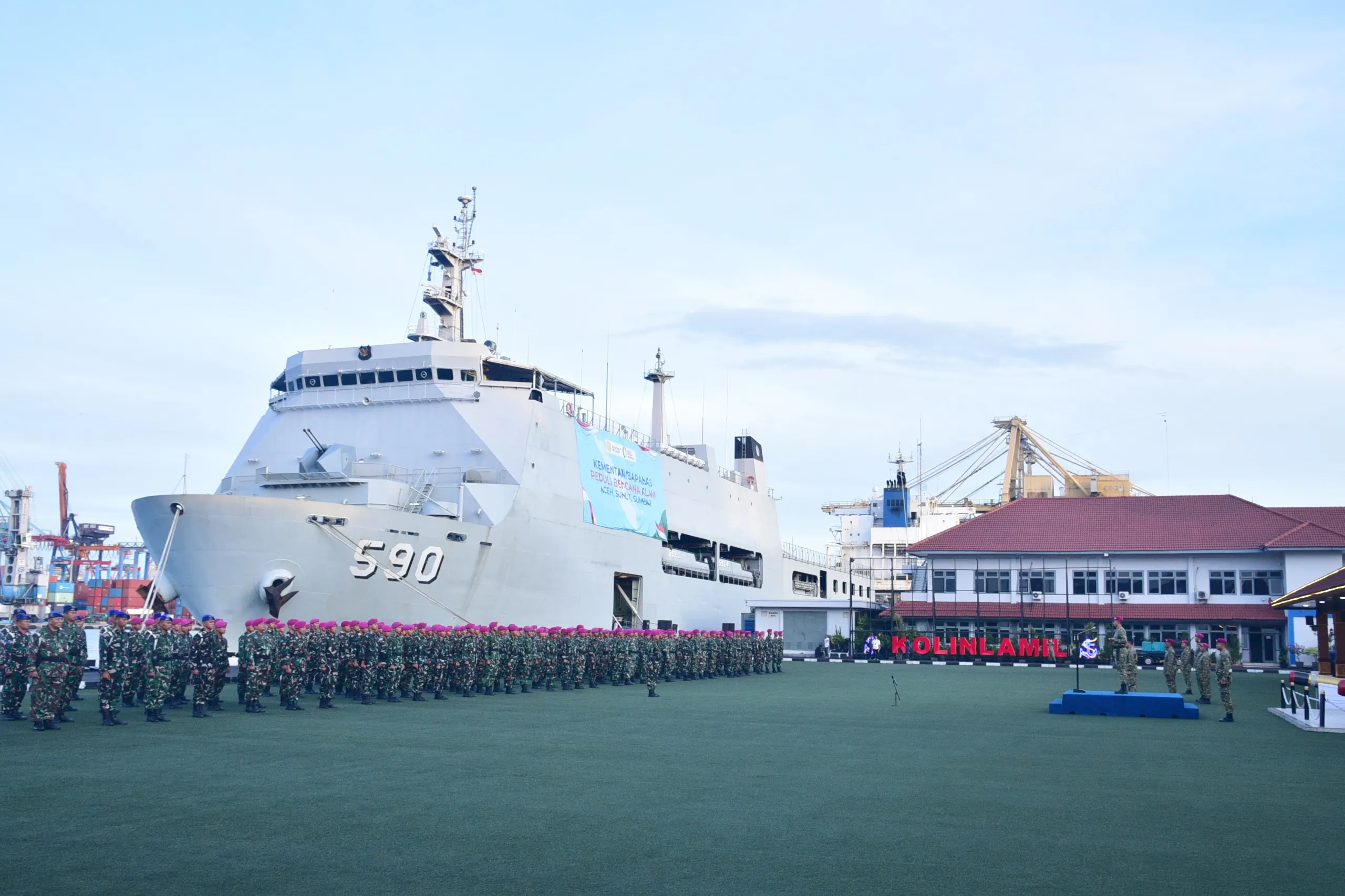 PANGKORMAR DAMPINGI MENTAN RI DAN KASAL BERANGKATKAN PRAJURIT MARINIR UNTUK PERCEPATAN PENANGANAN PASCA BENCANA DI ACEH DAN SUMATERA