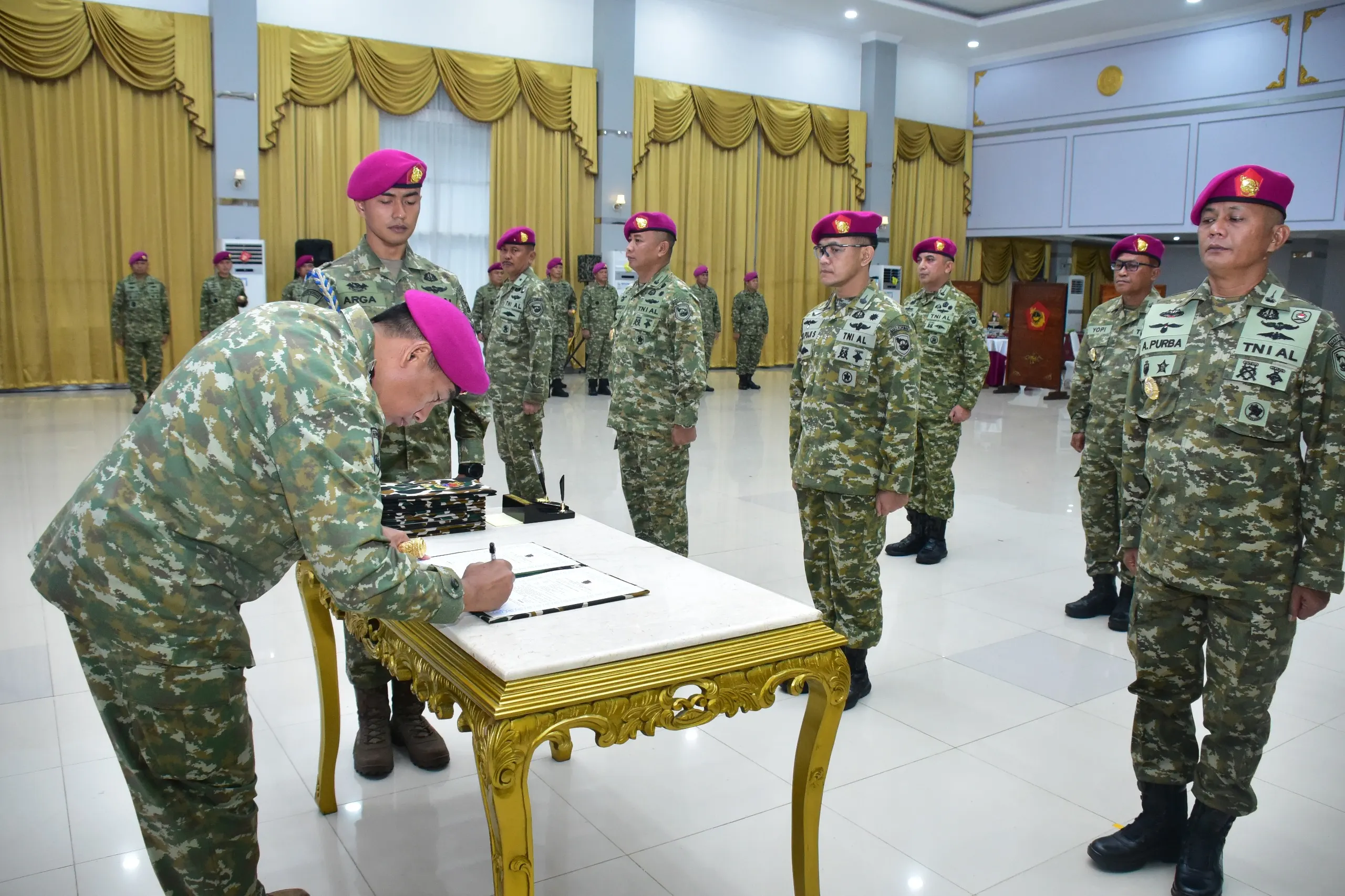 PANGKORMAR PIMPIN SERTIJAB SEJUMLAH JABATAN STRATEGIS KORPS MARINIR PANGKORMAR PIMPIN SERTIJAB SEJUMLAH JABATAN STRATEGIS KORPS MARINIR