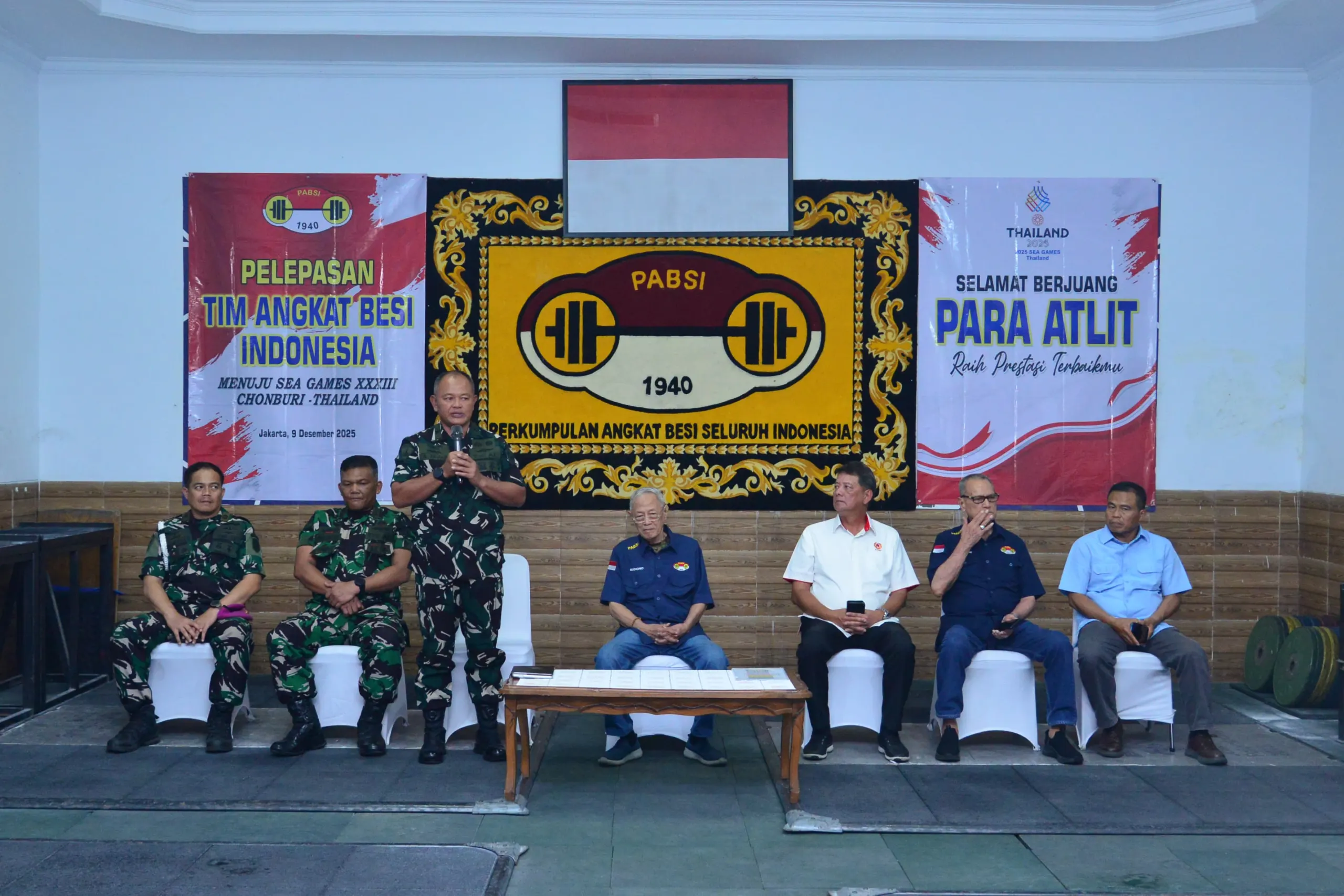 PENUH SEMANGAT DAN KEBANGGAAN MEWARNAI PELEPASAN ATLET ANGKAT BESI SEA GAMES XXXIII 2025 DI THAILAND