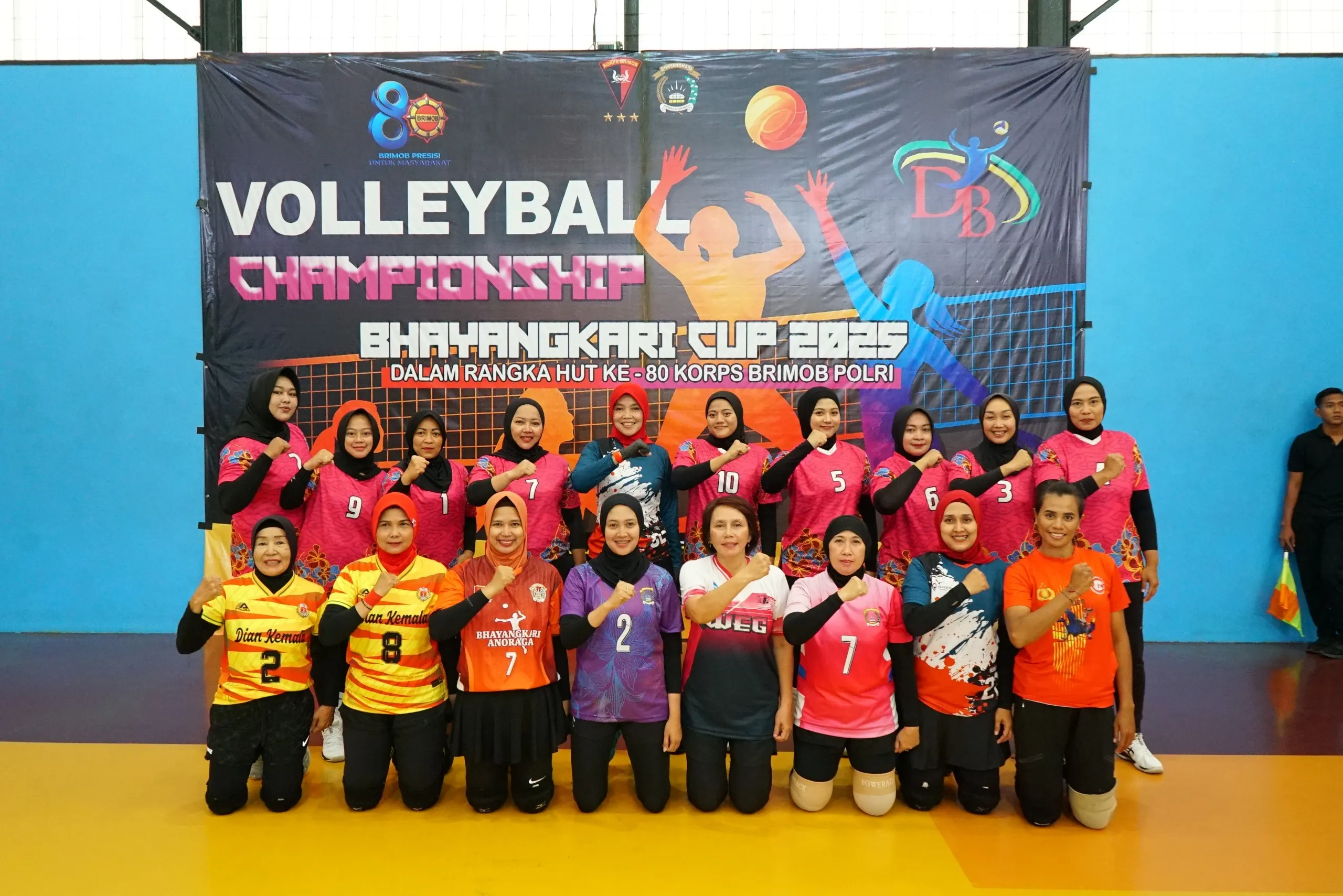 Semangat Sportivitas dan Kebersamaan Warnai Penutupan Turnamen Bola Voli Bhayangkari Cup 2025 oleh Ketua Bhayangkari Gabungan 06 Korps Brimob Polri Semangat Sportivitas dan Kebersamaan Warnai Penutupan Turnamen Bola Voli Bhayangkari Cup 2025 oleh Ketua Bhayangkari Gabungan 06 Korps Brimob Polri