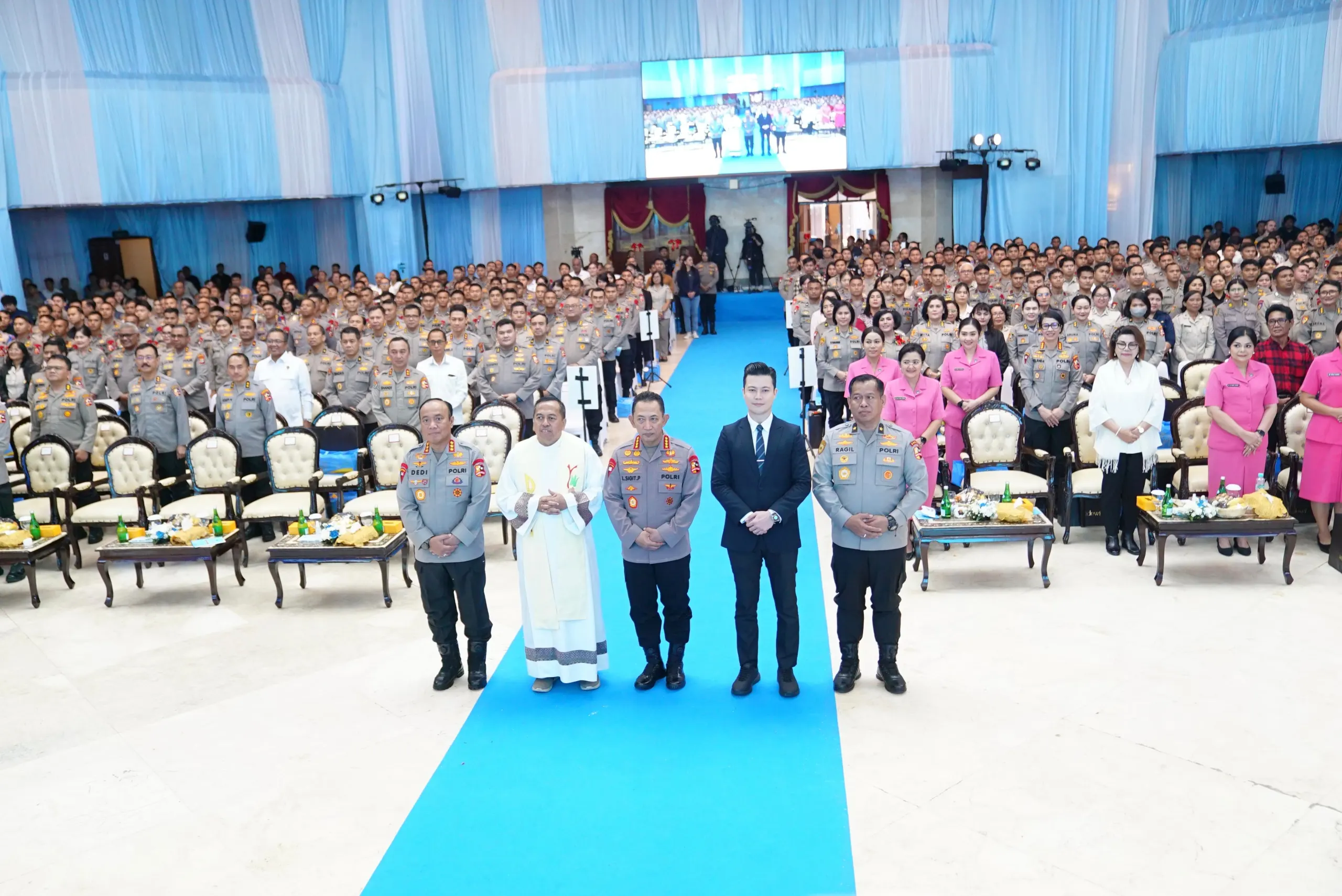 Ibadah dan Perayaan Natal Mabes Polri 2025, Momentum Penguatan Pengabdian untuk Indonesia Emas Ibadah dan Perayaan Natal Mabes Polri 2025, Momentum Penguatan Pengabdian untuk Indonesia Emas