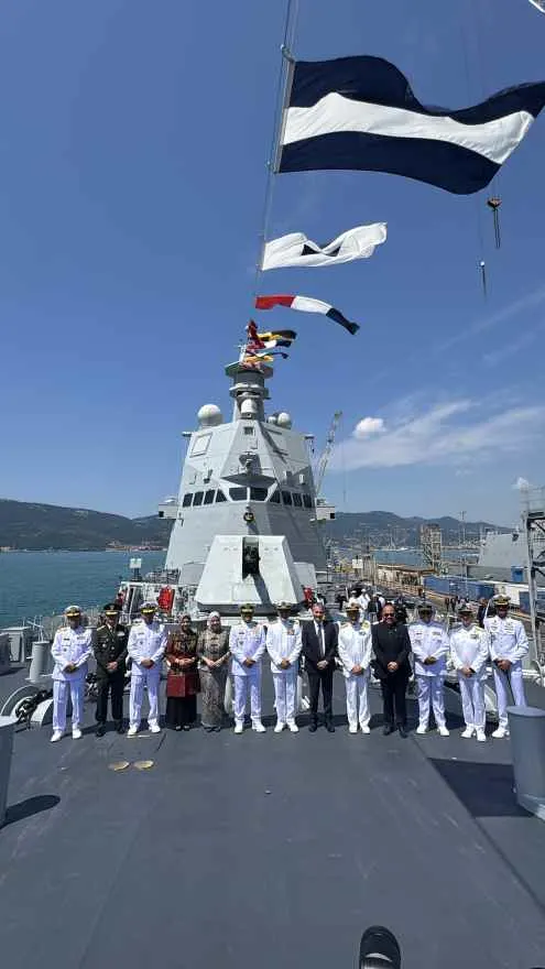 KASAL PIMPIN PERESMIAN DAN PENGUKUHAN KOMANDAN KRI BRAWIJAYA-320 DI ITALIA KASAL PIMPIN PERESMIAN DAN PENGUKUHAN KOMANDAN KRI BRAWIJAYA-320 DI ITALIA