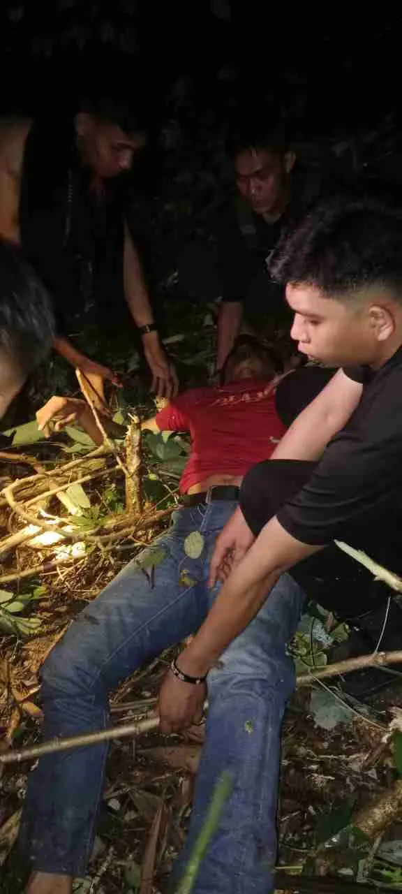 Bhakti Bhayangkara Kepada Masyarakat Resimen I Pelopor Evakuasi Korban Kecelakaan Di Jalan Poros Tenggarong, Kutai Kartanegara, Kalimantan Timur.